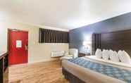 Bedroom 6 Econolodge Inn & Suites