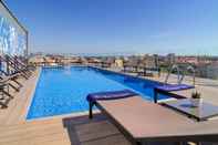 Swimming Pool H10 Marina Barcelona