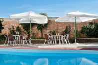 Swimming Pool Hospedium Hotel Juan II
