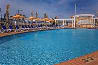 Swimming Pool SpringHill Suites by Marriott Virginia Beach Oceanfront