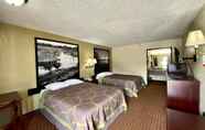 Bedroom 3 Super 8 by Wyndham Shawnee