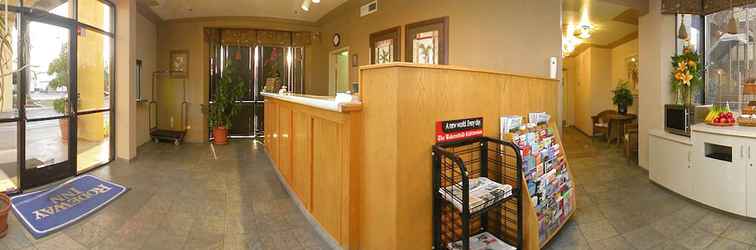 Lobby California Inn and Suites Bakersfield