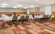Functional Hall 6 Country Inn & Suites by Radisson, Grandville-Grand Rapids West, MI