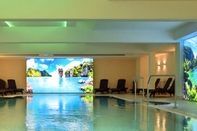 Swimming Pool Court Hotel