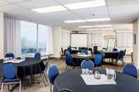 Functional Hall Campus Tower Suite Hotel