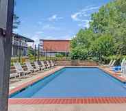 Swimming Pool 3 Travelodge by Wyndham Williamsburg Colonial Area