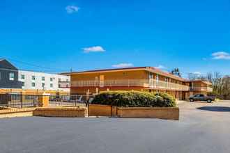 Exterior 4 Econo Lodge Inn & Suites Macon