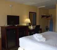 Kamar Tidur 3 Americas Best Value Inn Central Valley