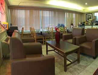 Lobi 2 Americas Best Value Inn Central Valley