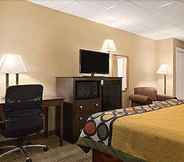 Bedroom 3 Super 8 by Wyndham Gainesville TX
