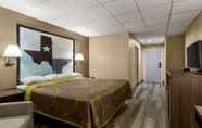 Bedroom 6 Super 8 by Wyndham Gainesville TX