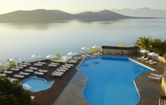 Kolam Renang 2 Domes Aulus Elounda - Adults Only - Curio Collection by Hilton