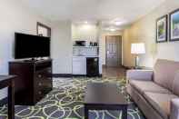 Ruang Umum La Quinta Inn & Suites by Wyndham New Braunfels