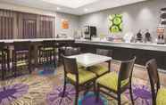 Restaurant 2 La Quinta Inn & Suites by Wyndham New Braunfels