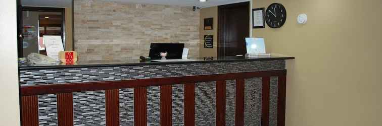 Lobby Super 8 by Wyndham Eau Claire WI