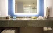 In-room Bathroom 4 Hilton Scranton & Conference Center