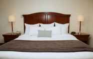 Kamar Tidur 4 Holiday Hill Inn & Suites