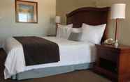 Kamar Tidur 3 Holiday Hill Inn & Suites