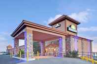 Exterior Days Inn by Wyndham Ridgefield NJ