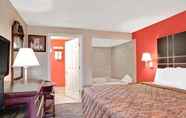 Bedroom 4 Days Inn by Wyndham Ridgefield NJ