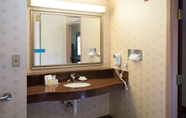 In-room Bathroom 6 Hampton Inn Oxford-West