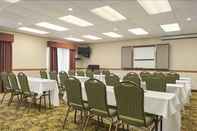 Functional Hall Country Inn & Suites by Radisson, Paducah, KY