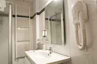 In-room Bathroom Hotel Impero