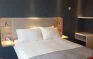 Bilik Tidur 3 Holiday Inn Express Geneva Airport, an IHG Hotel
