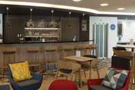 Bar, Cafe and Lounge Holiday Inn Express Geneva Airport, an IHG Hotel