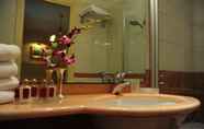 In-room Bathroom 4 Viktoria Palace Hotel