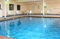 Kolam Renang Comfort Inn & Suites St. Louis - Chesterfield