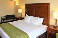 Bedroom Comfort Inn & Suites St. Louis - Chesterfield