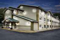 Exterior Super 8 by Wyndham Salem VA