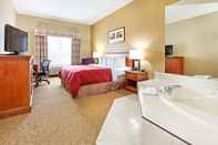 Bedroom Country Inn & Suites by Radisson, Hinesville, GA