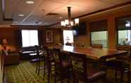 Bar, Cafe and Lounge 2 Holiday Inn Express Logan, an IHG Hotel