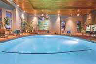 Swimming Pool La Quinta Inn & Suites by Wyndham Los Banos