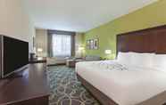 Bedroom 7 La Quinta Inn & Suites by Wyndham Los Banos