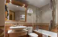 In-room Bathroom 3 Hotel De Fleurie