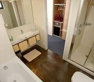 In-room Bathroom 5 Hotel Garni Muralto