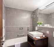 In-room Bathroom 4 Le Mirabeau Resort & Spa Zermatt