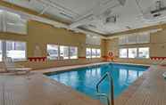 สระว่ายน้ำ 7 Quality Inn & Suites