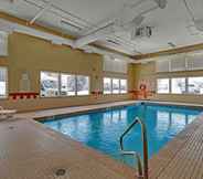 Swimming Pool 7 Quality Inn & Suites
