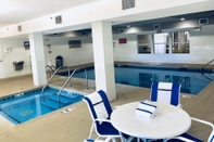 Swimming Pool Country Inn & Suites by Radisson, Chicago O'Hare South, IL