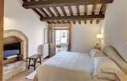 Bedroom 6 Palazzo Viviani Castello di Montegridolfo