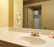 In-room Bathroom 6 Ramada by Wyndham Sparta/At Speedway