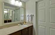 ห้องน้ำภายในห้อง 4 Residence Inn by Marriott Chicago Naperville/Warrenville