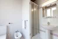 In-room Bathroom Avia Saphir Montparnasse