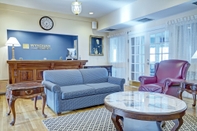 Lobby Club Wyndham Bay Voyage Inn