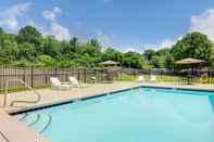 Swimming Pool Microtel Inn & Suites by Wyndham Cherokee