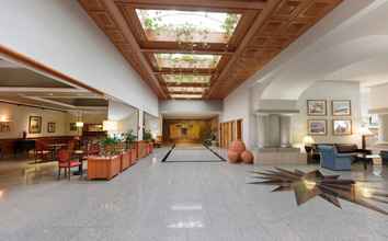 Lobby 4 Hotel ILUNION Les Corts Spa
